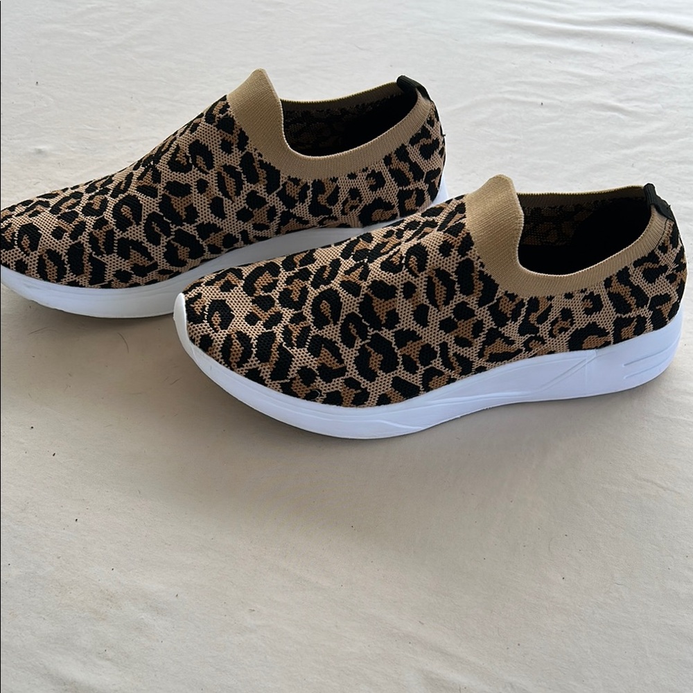 Source Unknown Brown and White Athletic Shoes Slip-On Comfort